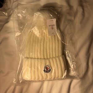 WHITE MONCLER POM-POM BEANIE